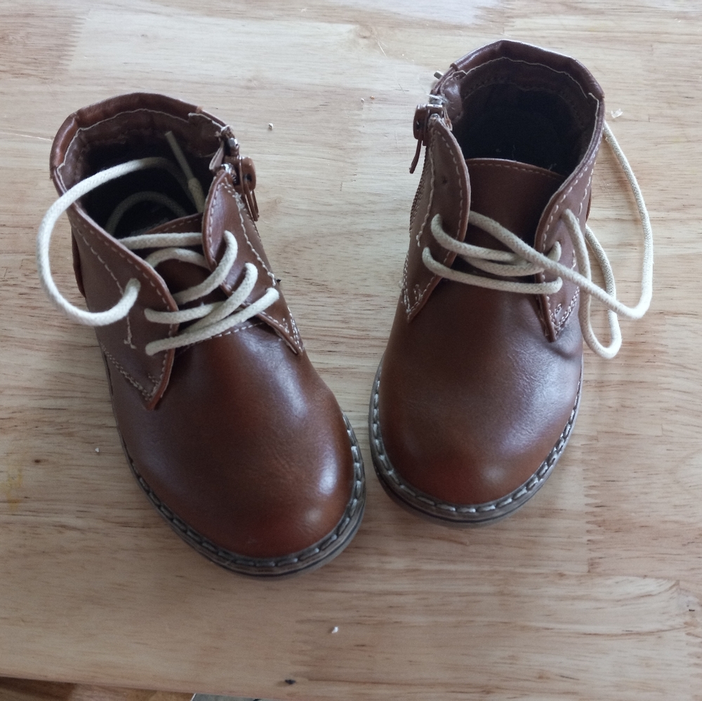 Steve Madden size 6 brown boot childs